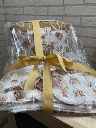 Canastilla bebe, conjunto toalla, babero,portañale