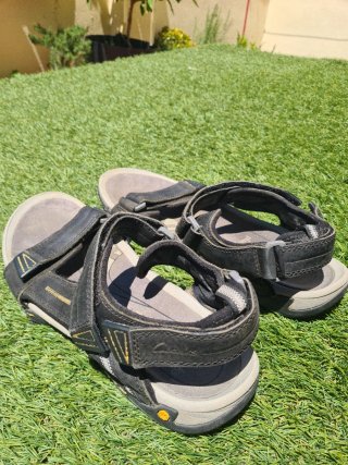 Sandalias Clarks Hombre Negras y Grises