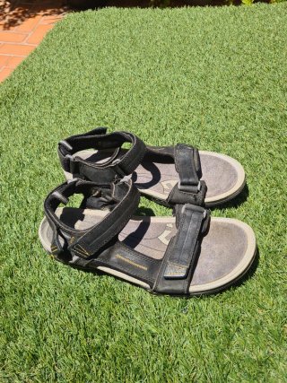 Sandalias Clarks Hombre Negras y Grises