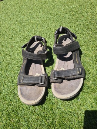 Sandalias Clarks Hombre Negras y Grises