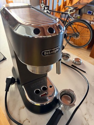 Macchina da caffè DeLonghi nera