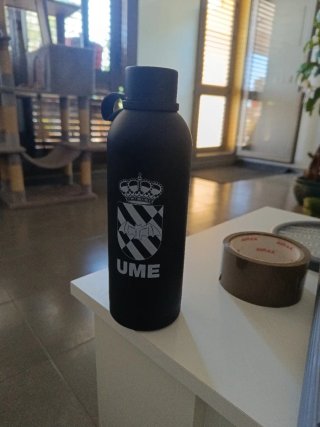 Botella de agua UME negra