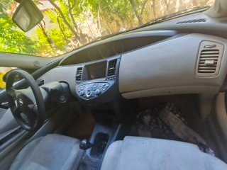 Nissan Primera 2003