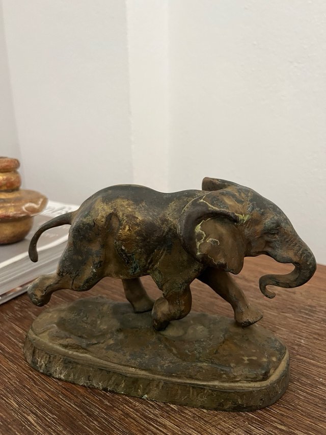 Elefante di bronzo