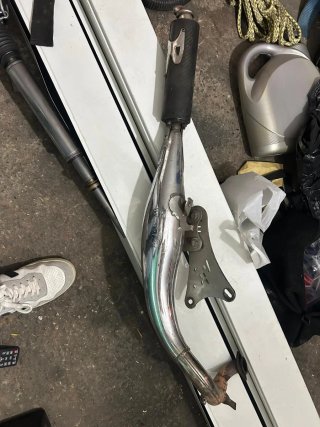 Tubo escape carbono cromado R en buenas condicione