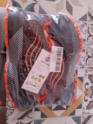 Zapatos de seguridad negros y naranjas