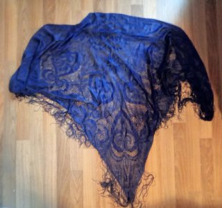 Manton azul  con flecos