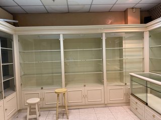 Mobiliario Tienda: Mostradores y Estanterías