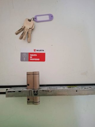 Cerradura MARC, Bombin WÜRTH y Herrajes de puerta.