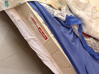Set completo di camera da letto con tavoli e comodini