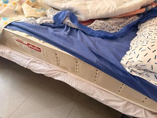 Set completo di camera da letto con tavoli e comodini