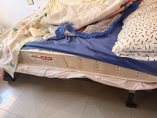 Set completo di camera da letto con tavoli e comodini