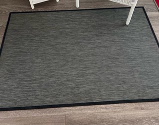 Alfombra de tela gris pie de cama,bajo de goma