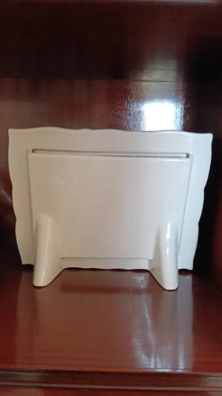 Conjunto de porcelana blanco y dorado