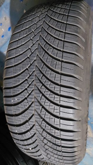 Neumáticos 215/55/17