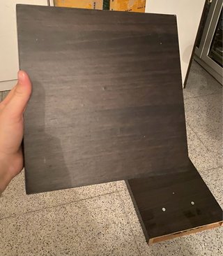 Baldas de madera oscuras