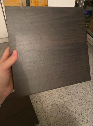 Baldas de madera oscuras
