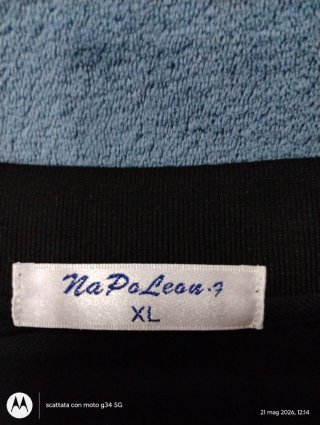 Polo nero con zip