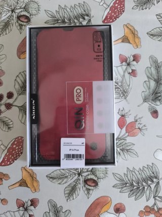 Funda Nillkin Qin Pro iPhone 14 Plus Roja