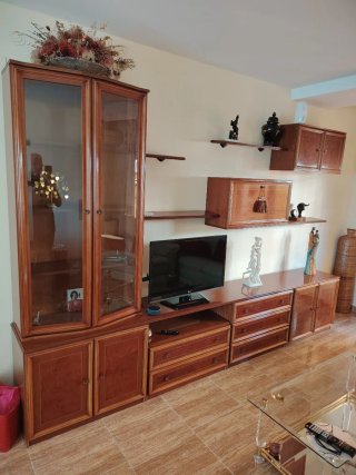 Mueble Salón Madera con Vitrina