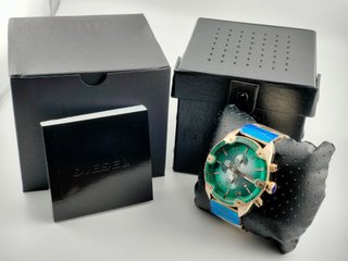 Reloj Diesel Spiked nuevo dorado y verde