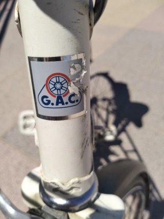 Bicicleta de paseo marca G.A.C. color blanca,