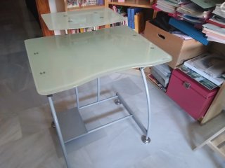 Mesa escritorio cristal blanco y estructura  metal