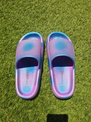 Sandalias mujer Primark azul y morado