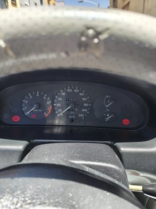 Mazda 323 1998