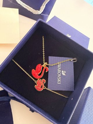 Conjunto Swarovski Cisne Rojo