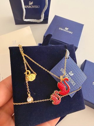 Conjunto Swarovski Cisne Rojo