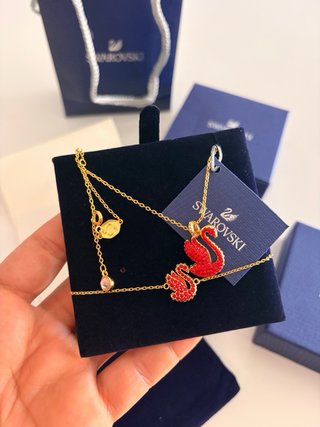 Conjunto Swarovski Cisne Rojo