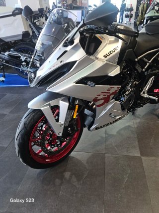 SUZUKI GSX-8R REESTRENO 988 Km