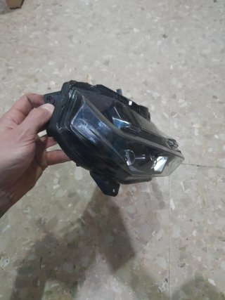 Faro Delantero Yamaha NMAX 2025