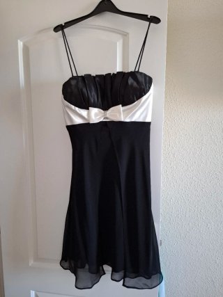 Vestido fiesta negro y blanco con lazo frontal