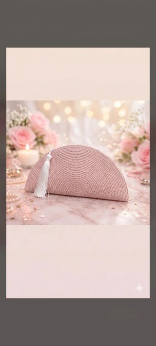 Bolso de mano rosa con borla