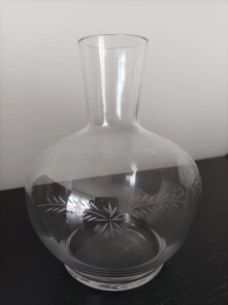 Vaso di vetro intagliato vintage