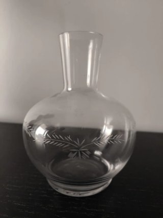 Vaso di vetro intagliato vintage