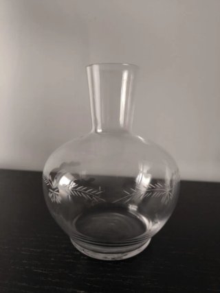 Vaso di vetro intagliato vintage
