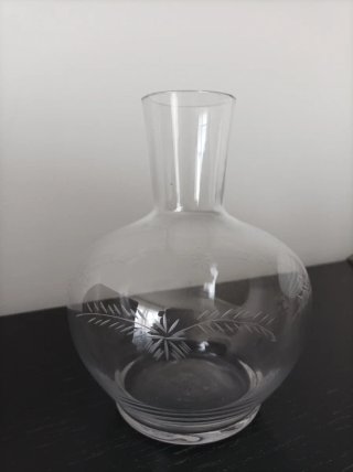 Vaso di vetro intagliato vintage