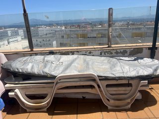 Tabla de surf blanca con diseño