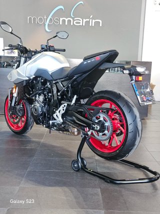 SUZUKI GSX-8S