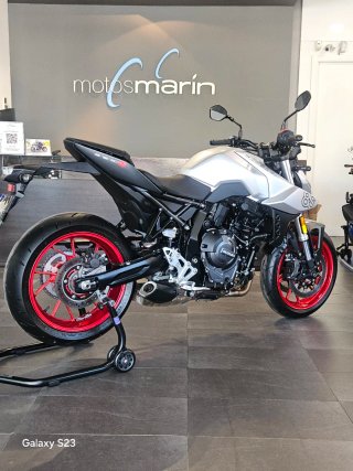 SUZUKI GSX-8S