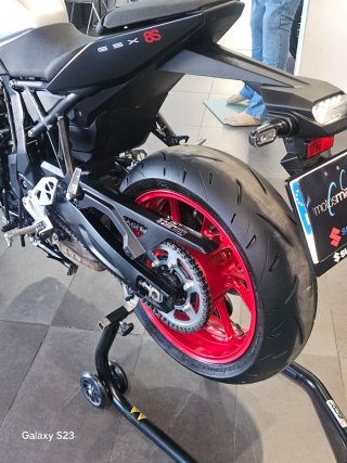 SUZUKI GSX-8S