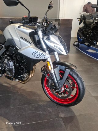 SUZUKI GSX-8S