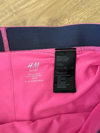 Pantalón corto deportivo con malla