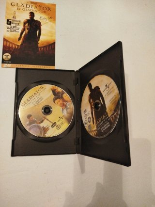 DVD Gladiator con un disco de contenido adicional