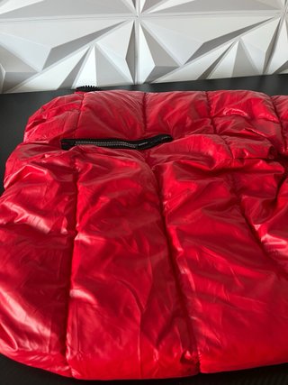 Chaqueta sin mangas roja brillante