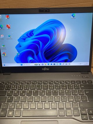 Portátil Fujitsu sin bateria solo cargador t