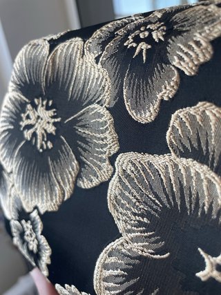 Bolso de fiesta negro con cadena dorada